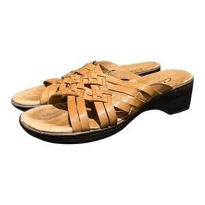 Clarks Summer Sandals Women's Size US 10M Brown Leather Weave Cross Foot Slip On